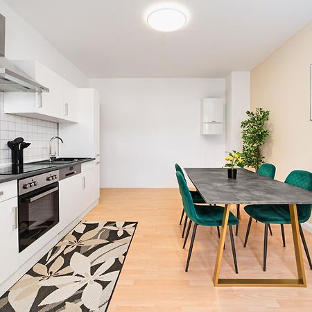Smart Home - Essen - Perfect For 5 Guests! Central - Balcony - Netflix - Free Parking Zone Exterior photo