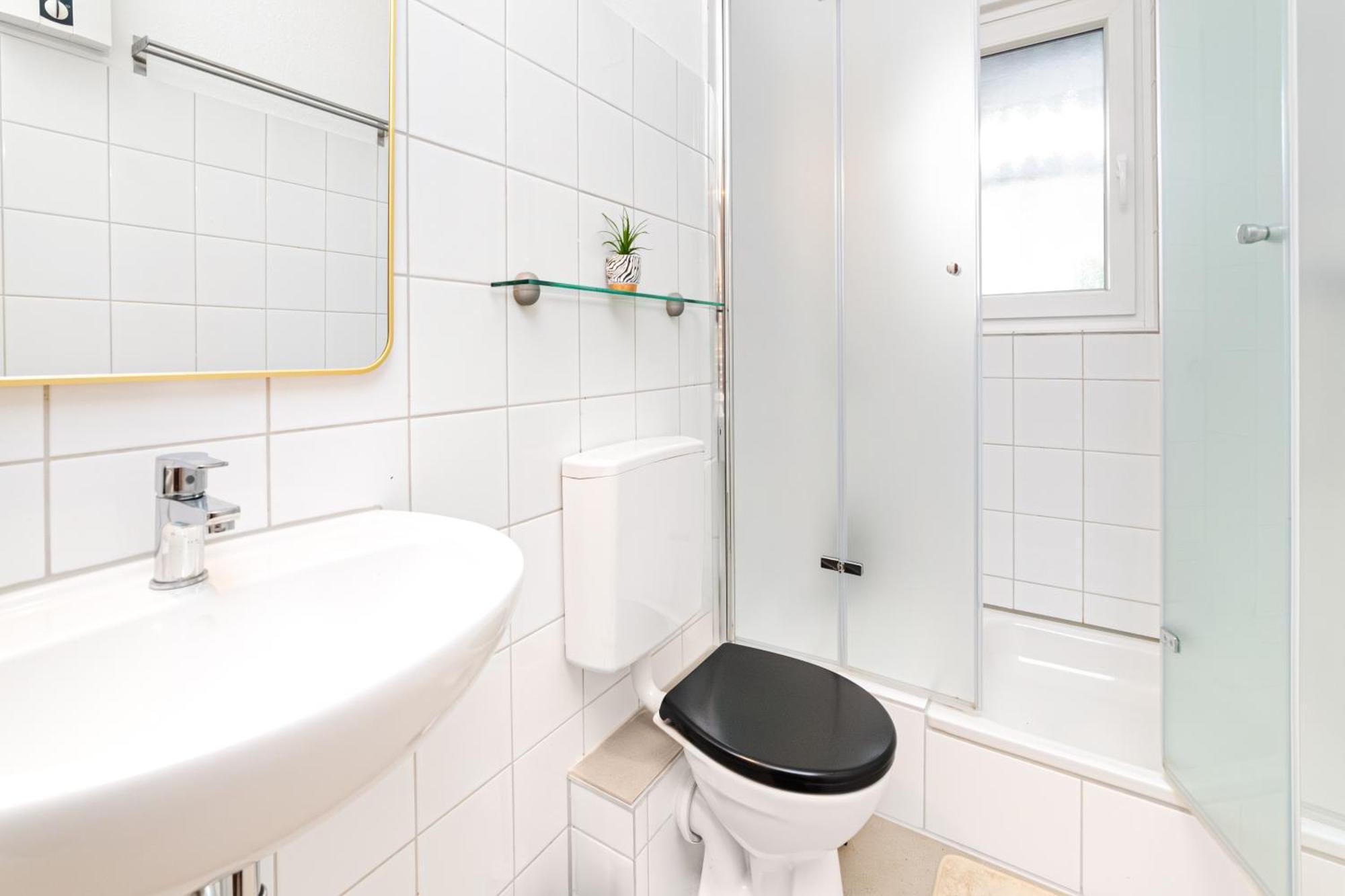 Smart Home - Essen - Perfect For 5 Guests! Central - Balcony - Netflix - Free Parking Zone Exterior photo